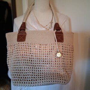 The sack. Crochet. Tote bag. Cream color. Brown leather accents. One Handel.
